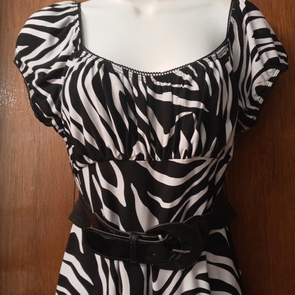 Heart and Soul Animal print blouse with belt - Picture 3 of 8